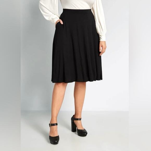 Modcloth Dresses & Skirts - NWT ModCloth Excellence Attained Pull On Stretch Black Skirt 1X Minimalist Work